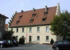 Hauseingang mit angedeuteter Mietfläche