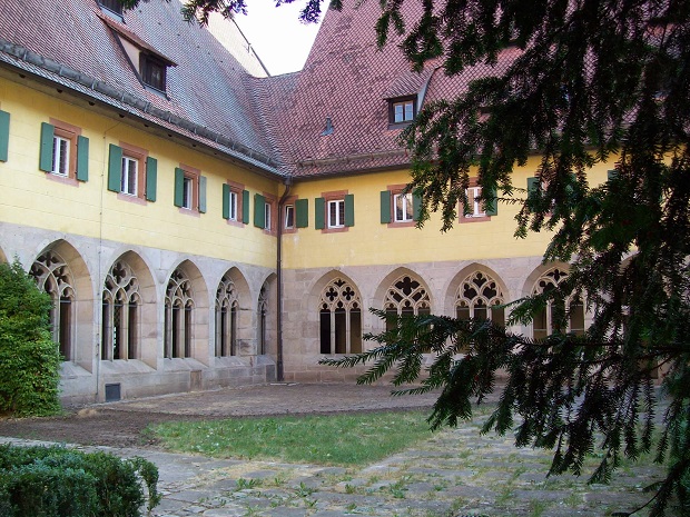 Langenzeen Innenhof Eibe